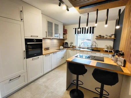 Küche im Stil Landhaus trifft Moderne